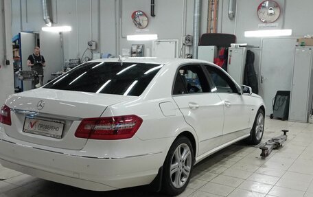 Mercedes-Benz E-Класс, 2011 год, 1 250 000 рублей, 3 фотография