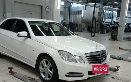Mercedes-Benz E-Класс, 2011 год, 1 250 000 рублей, 2 фотография