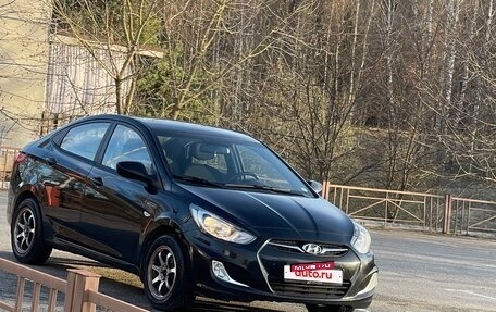 Hyundai Solaris II рестайлинг, 2011 год, 800 000 рублей, 3 фотография