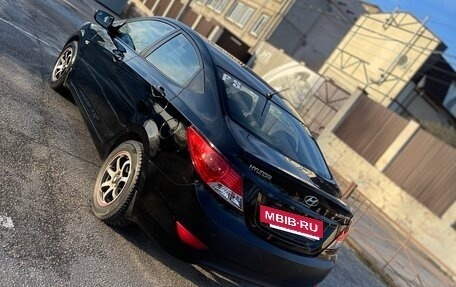 Hyundai Solaris II рестайлинг, 2011 год, 800 000 рублей, 16 фотография