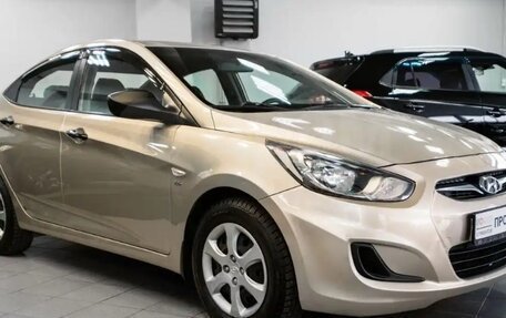 Hyundai Solaris II рестайлинг, 2013 год, 750 000 рублей, 1 фотография