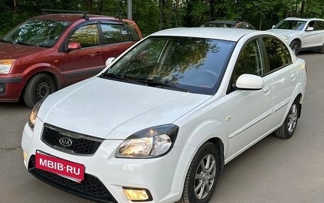 KIA Rio II, 2011 год, 650 000 рублей, 1 фотография