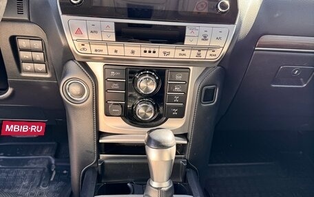 Toyota Land Cruiser Prado 150 рестайлинг 2, 2021 год, 6 900 000 рублей, 7 фотография