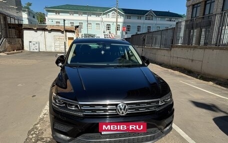 Volkswagen Tiguan II, 2018 год, 2 990 000 рублей, 2 фотография