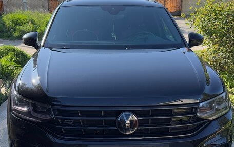 Volkswagen Tiguan II, 2021 год, 4 000 000 рублей, 3 фотография
