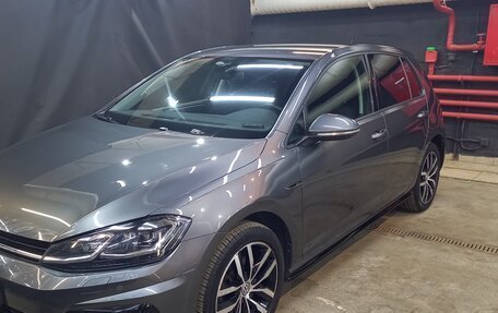 Volkswagen Golf VII, 2018 год, 1 990 000 рублей, 1 фотография