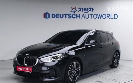 BMW 1 серия, 2022 год, 2 295 000 рублей, 1 фотография