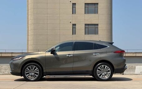 Toyota Harrier, 2021 год, 3 660 000 рублей, 2 фотография