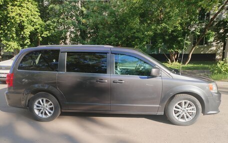 Dodge Caravan V, 2018 год, 2 199 000 рублей, 4 фотография