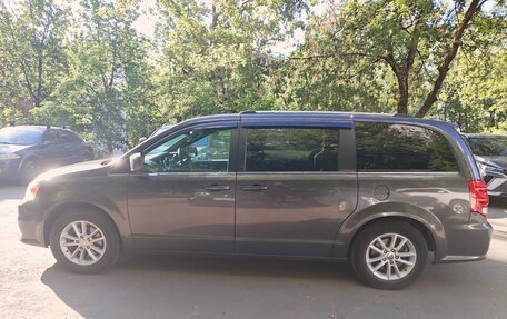 Dodge Caravan V, 2018 год, 2 199 000 рублей, 5 фотография