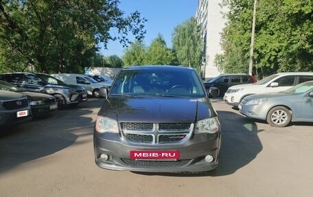 Dodge Caravan V, 2018 год, 2 199 000 рублей, 3 фотография