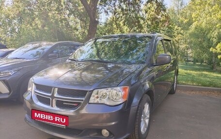 Dodge Caravan V, 2018 год, 2 199 000 рублей, 2 фотография
