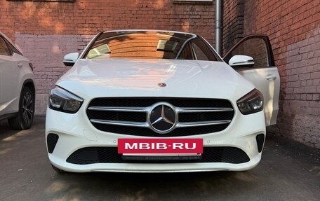 Mercedes-Benz B-Класс, 2019 год, 2 250 000 рублей, 3 фотография
