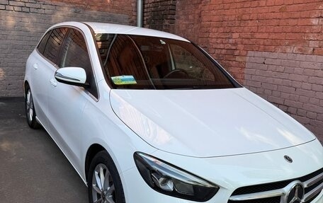 Mercedes-Benz B-Класс, 2019 год, 2 250 000 рублей, 2 фотография