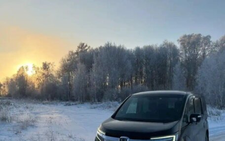 Honda Stepwgn IV, 2018 год, 2 480 000 рублей, 2 фотография