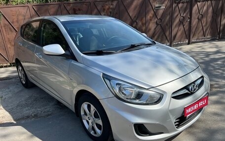 Hyundai Solaris II рестайлинг, 2012 год, 790 000 рублей, 2 фотография