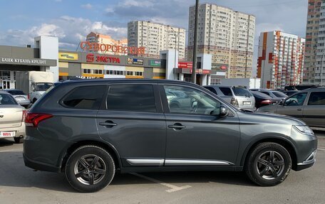 Mitsubishi Outlander III рестайлинг 3, 2018 год, 1 627 000 рублей, 7 фотография