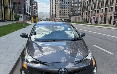 Toyota Prius IV XW50, 2016 год, 1 610 000 рублей, 5 фотография