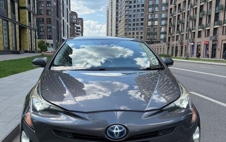 Toyota Prius IV XW50, 2016 год, 1 610 000 рублей, 6 фотография