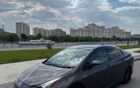 Toyota Prius IV XW50, 2016 год, 1 610 000 рублей, 7 фотография