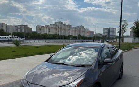 Toyota Prius IV XW50, 2016 год, 1 610 000 рублей, 3 фотография