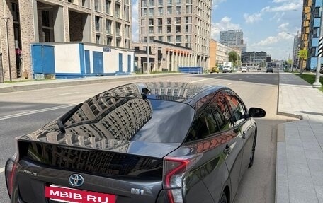 Toyota Prius IV XW50, 2016 год, 1 610 000 рублей, 9 фотография