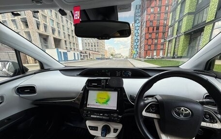 Toyota Prius IV XW50, 2016 год, 1 610 000 рублей, 11 фотография