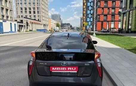Toyota Prius IV XW50, 2016 год, 1 610 000 рублей, 8 фотография