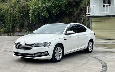 Skoda Superb III рестайлинг, 2021 год, 2 150 441 рублей, 3 фотография