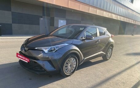 Toyota C-HR I рестайлинг, 2018 год, 1 980 000 рублей, 4 фотография
