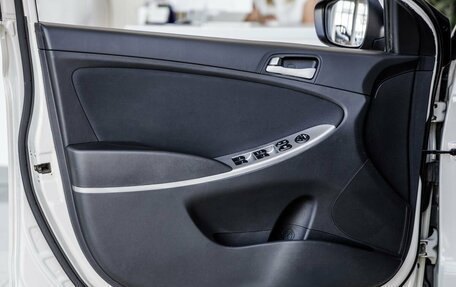 Hyundai Solaris II рестайлинг, 2015 год, 998 000 рублей, 12 фотография