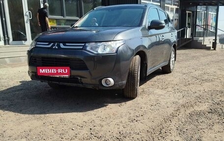 Mitsubishi Outlander III рестайлинг 3, 2013 год, 1 350 000 рублей, 1 фотография