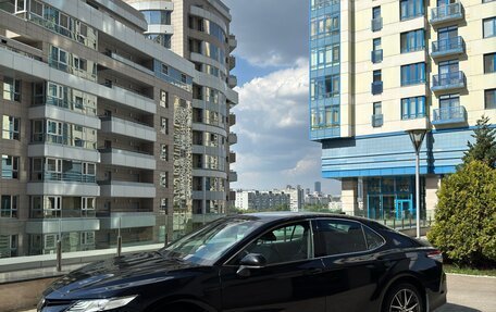 Toyota Camry, 2021 год, 3 195 000 рублей, 4 фотография