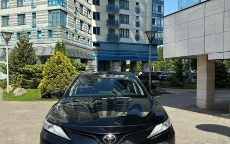 Toyota Camry, 2021 год, 3 195 000 рублей, 2 фотография