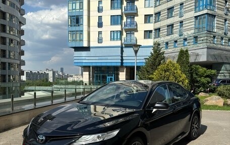 Toyota Camry, 2021 год, 3 195 000 рублей, 3 фотография