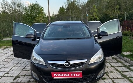 Opel Astra J, 2011 год, 610 000 рублей, 3 фотография