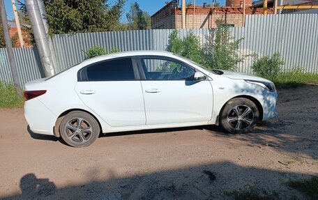 KIA Rio IV, 2018 год, 1 400 000 рублей, 2 фотография