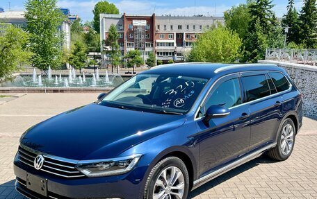 Volkswagen Passat B8 рестайлинг, 2015 год, 1 870 000 рублей, 2 фотография