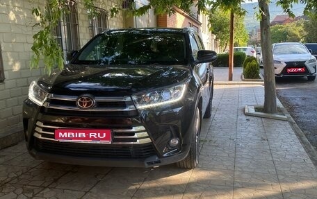 Toyota Highlander III, 2019 год, 4 480 000 рублей, 1 фотография