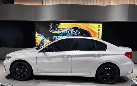 BMW 1 серия, 2022 год, 2 300 000 рублей, 3 фотография