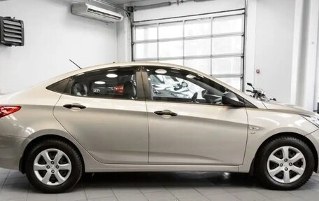 Hyundai Solaris II рестайлинг, 2013 год, 750 000 рублей, 2 фотография