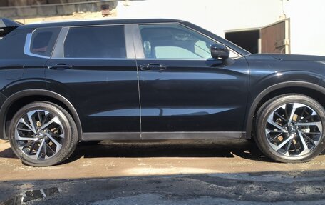 Mitsubishi Outlander, 2023 год, 4 400 000 рублей, 2 фотография