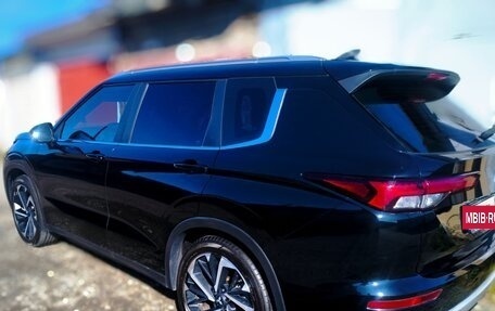 Mitsubishi Outlander, 2023 год, 4 400 000 рублей, 7 фотография