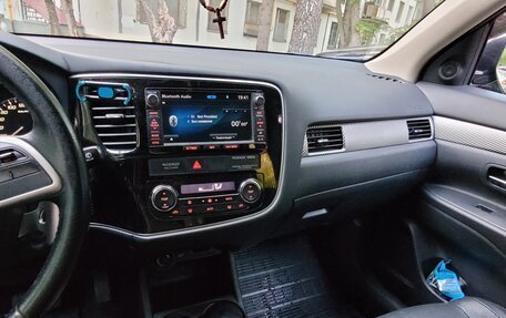 Mitsubishi Outlander III рестайлинг 3, 2013 год, 1 600 000 рублей, 14 фотография