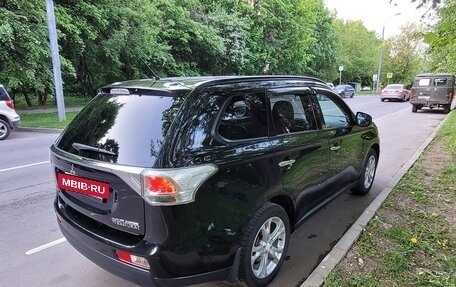 Mitsubishi Outlander III рестайлинг 3, 2013 год, 1 600 000 рублей, 10 фотография