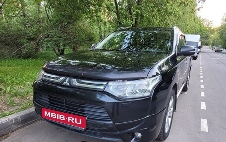 Mitsubishi Outlander III рестайлинг 3, 2013 год, 1 600 000 рублей, 4 фотография
