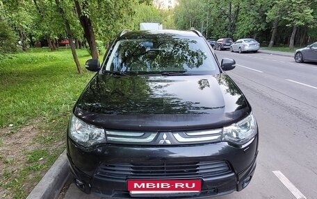 Mitsubishi Outlander III рестайлинг 3, 2013 год, 1 600 000 рублей, 3 фотография