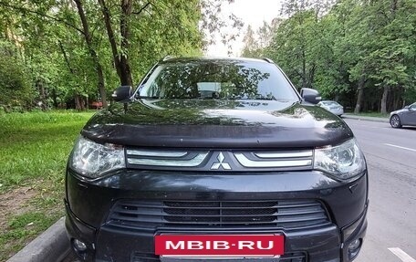 Mitsubishi Outlander III рестайлинг 3, 2013 год, 1 600 000 рублей, 2 фотография