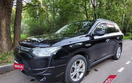 Mitsubishi Outlander III рестайлинг 3, 2013 год, 1 600 000 рублей, 5 фотография