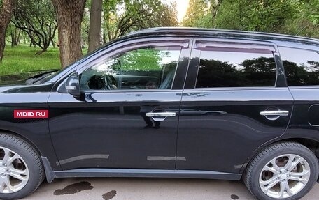 Mitsubishi Outlander III рестайлинг 3, 2013 год, 1 600 000 рублей, 13 фотография